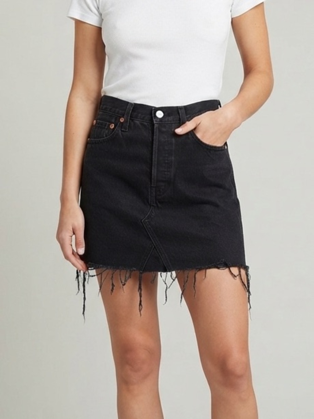 Levi’s Sz 26 Ribcage Black Distressed Denim Short Skirt